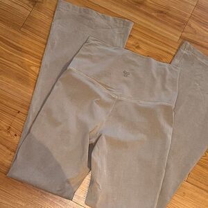 Aritzia Women's Tan and Cream Leggings